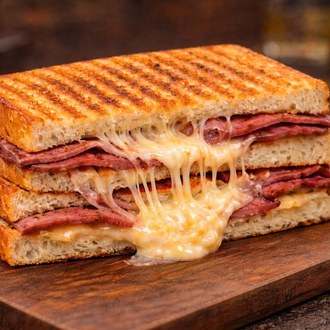 Pastırmalı Kaşarlı Tost görseli
