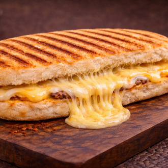 Bazlama Ekmeğine Kaşarlı Tost görseli