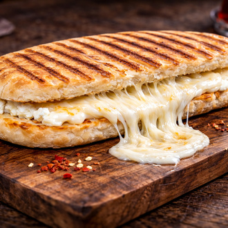 Bazlama Ekmeğine Beyaz Peynirli Tost görseli