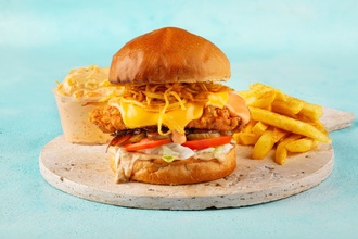 Sriracha Crispy Chicken Burger görseli