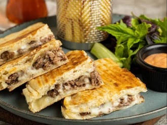 Üç Çeyrek Kavurmalı Tost görseli