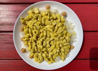 Köri Soslu Tavuklu Pilav görseli