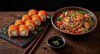 California Roll + Singapur Noodle +1 Adet Coca Cola görseli