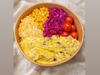 Acı Köri Soslu Tavuk Bowl görseli