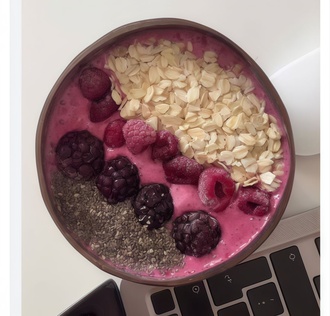 Orman Meyveli Smoothie Bowl 2 görseli
