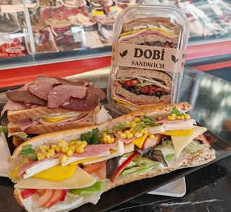 Steak Sandwich/dana Füme+dana Salam+kekikli Peynir+acuka+mihaliç Peynir+karemelize Soğan görseli