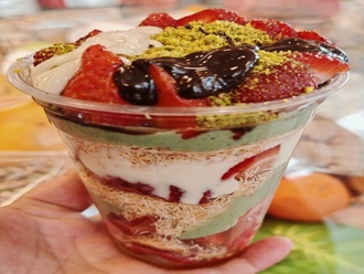 Dubai - Bol Çilek & Muz & Çikolata & Antep Fıstık (350 Gr) görseli