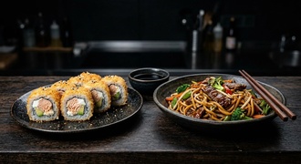 Somon Tempura Roll + Dana Etli Noodle +1 Adet Coca Cola görseli