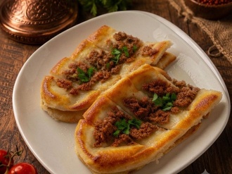 Kıymalı Güveç Pide görseli