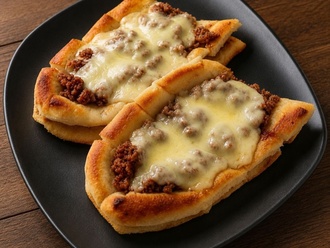 Kıymalı Kaşarlı Güveç Pide görseli