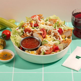 Çıtır Tavuklu Salata görseli