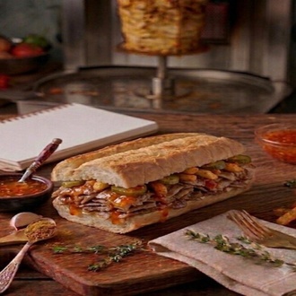 Sweet Chili Soslu Ekmek Arası Tavuk Döner görseli
