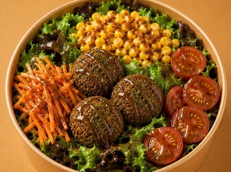Falafelli Salata görseli