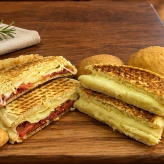 Efsane 4 Kaşarlı Sucuklu Tost görseli