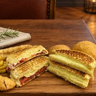 Efsane 6 Kaşarlı Sucuklu Acılı Meksika Soslu Tost görseli