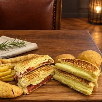 Efsane 10 Kaşar Peynirli Bazlama Tost Tereyağlı görseli