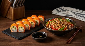 California Crunchy Roll + Tavuklu Noodle +1 Adet Coca Cola görseli