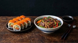 Somon Roll + Dana Etli Noodle +1 Adet Coca Cola görseli