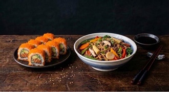 Somon Roll + Sebzeli Noodle +1 Adet Coca Cola görseli