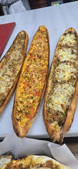Kuşbaşı Tavuklu Pide görseli