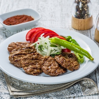 Sucuk Köfte Porsiyon Ayran görseli