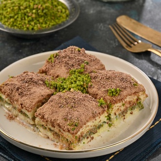 Çikolatalı Fıstıklı Soğuk Baklava (İçi Antep Fıstık Üstü Çikolata) görseli