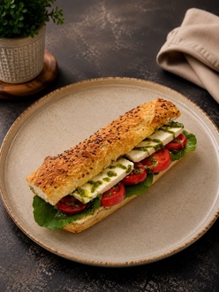 Pesto Caprese Sandviç görseli