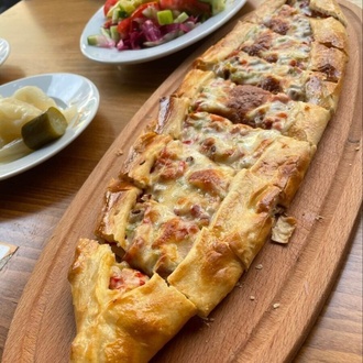 Tavuklu Kaşarlı Pide görseli