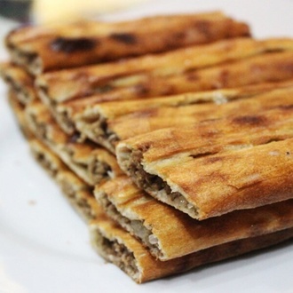 10 Kapalı Kıymalı Pide + 1 Lt Coca Cola görseli