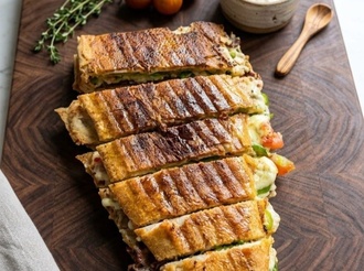 Kavurmalı Kaşarlı Sebzeli Tost görseli