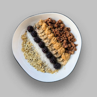 Berry Bliss Granola Bowl görseli