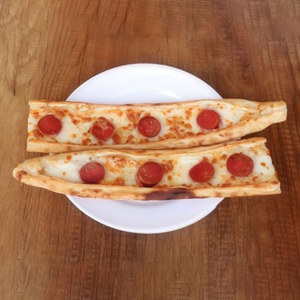 Sucuklu Kaşarlı Pide görseli