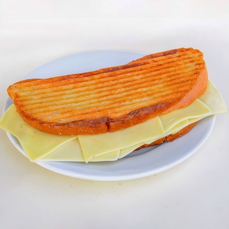 Ayvalık Ekmeğine Kaşarlı Salamlı Tost görseli