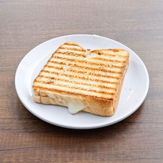 Kepek Ekmeğine Beyaz Peynirli & Zeytin Ezmeli Tost görseli