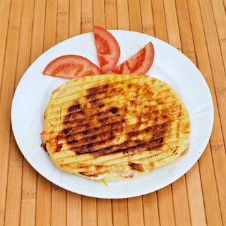 Bazlama Ekmeğine Kaşarlı Tost görseli