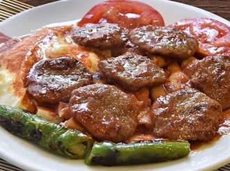 Pideli Soslu Köfte görseli