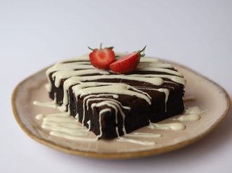 Beyaz Çikolatalı & Vişneli Brownie görseli