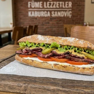 Jambonlu Haşlanmış Yumurtalı Sandviçjambonlu Haşlanmış Yumurtalı Sandviç görseli