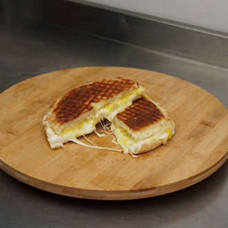 3 Peynirli Bazlama Tost görseli