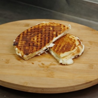 Çift Kaşarlı Bazlama Tost görseli