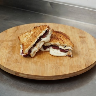 Sucuklu Ayvalık Tost görseli