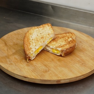 3 Peynirli Ayvalık Tost görseli