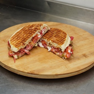 Ayvalık Bazlama Tost görseli