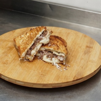 Kavurmalı Ayvalık Tost görseli