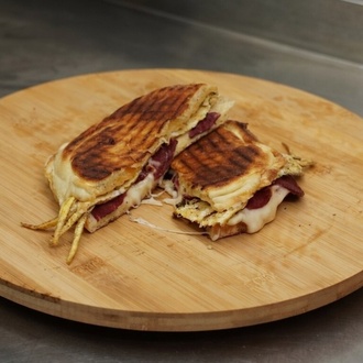 Sucuklu Yumurtalı Bazlama Tost görseli