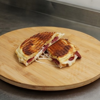 Sucuklu Bazlama Tost görseli
