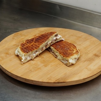 Kavurmalı Bazlama Tost görseli