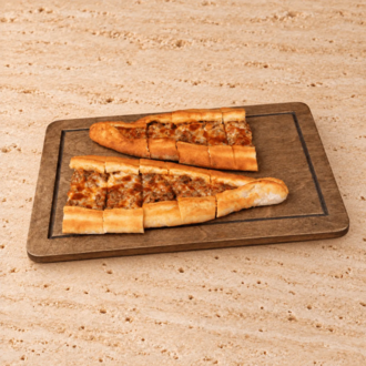 Kuşbaşılı Kaşarlı Pide görseli