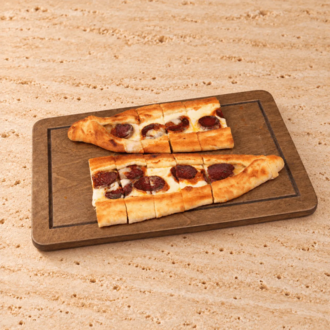 Kaşarlı Sucuklu Pide görseli
