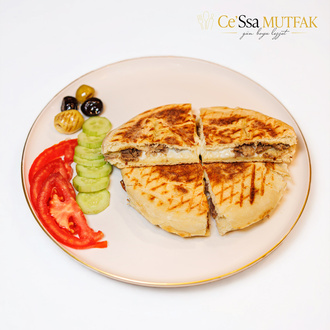Kavurmalı Kaşarlı Tost görseli